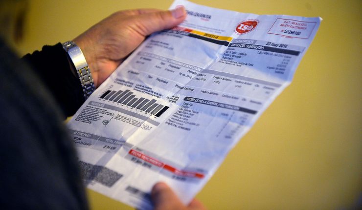 Por error en cálculo: CNE informa que desde enero las cuentas de luz bajarían un 2%