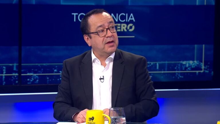 Director ICSO-UDP: “Los jóvenes se están dividiendo entre Kast y Jara, cosa que no hemos visto en Chile”