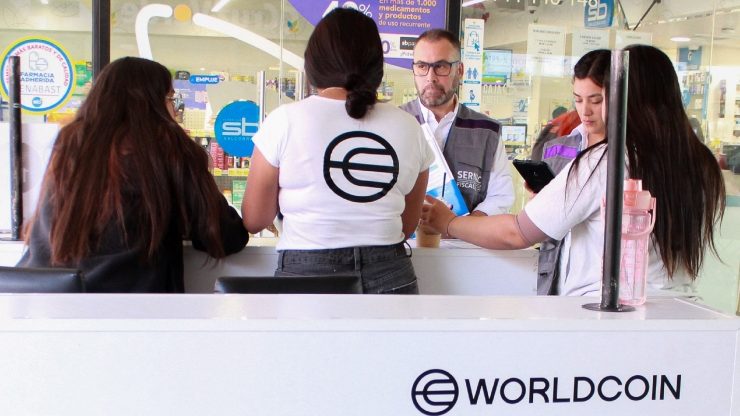 Ex World Coin: Justicia ordena suspensión de recopilación biométrica en menores de edad