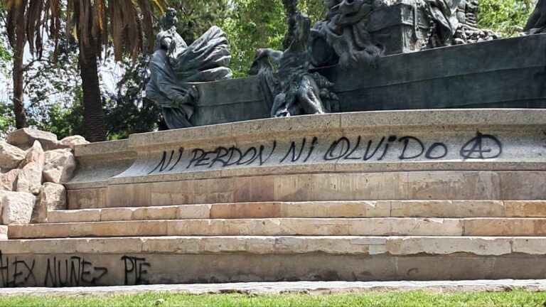 Fuente Alemana del Parque Forestal amanece con grafitis tras su reinauguración