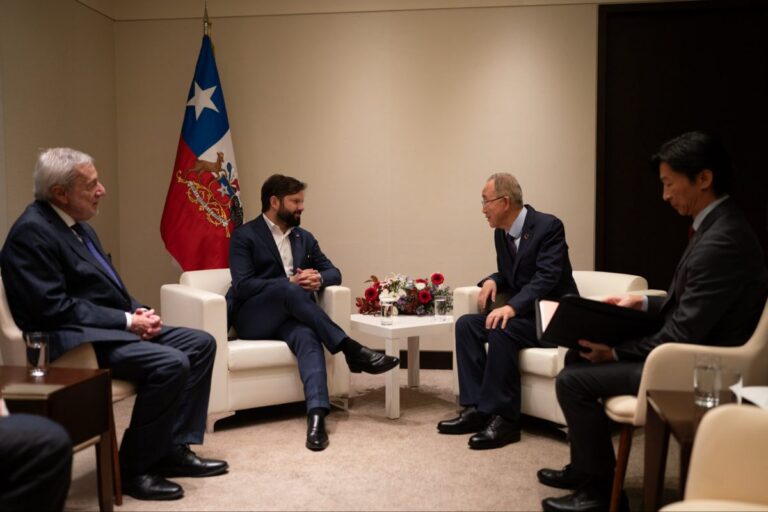 Presidente Boric se reúne en Corea con Ban Kin-moo, ex Secretario General de la ONU