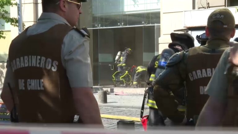 Evacúan Ministerio de Justicia por emanación de humo: Bomberos trabaja en el lugar