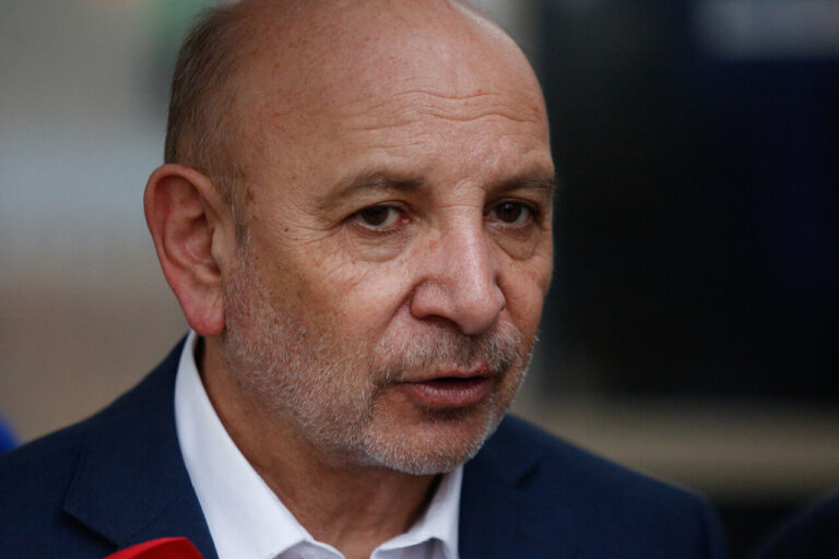 Senador Castro cuestiona el plazo de 10 meses para el fallo definitivo del Caso SQM: “Increíble, como para llamar a Bombo Fica”