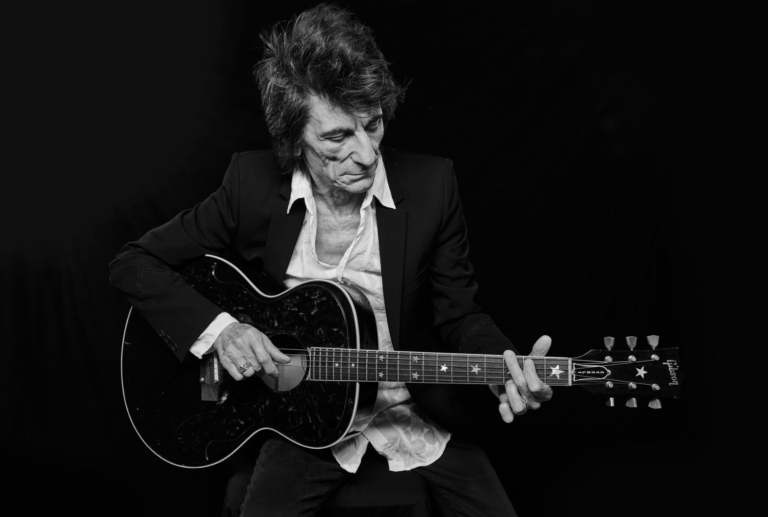 Ronnie Wood celebra 60 años de música con “Fearless: Anthology”: Del Jeff Beck Group a los Rolling Stones
