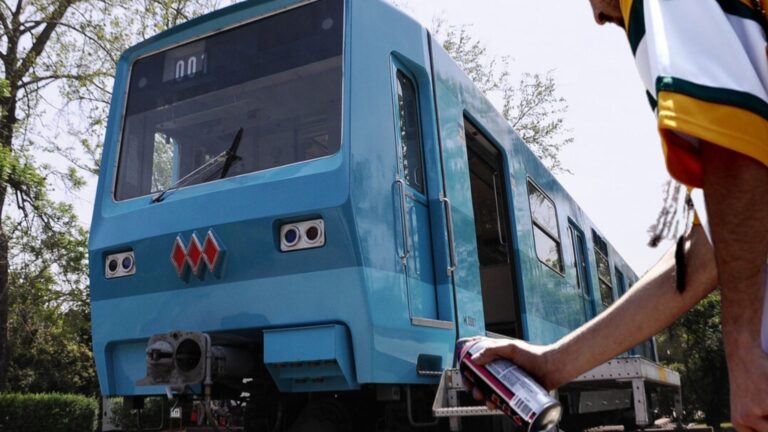 Vandalizan histórico carro NS-74 del Metro de Santiago: Investigan costosos daños en Museo Ferroviario de Quinta Normal