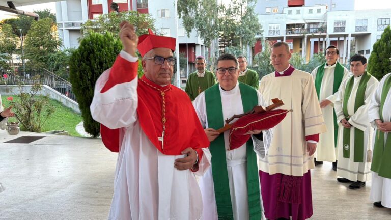 Cardenal Fernando Chomali recibe titularidad de parroquia en Roma