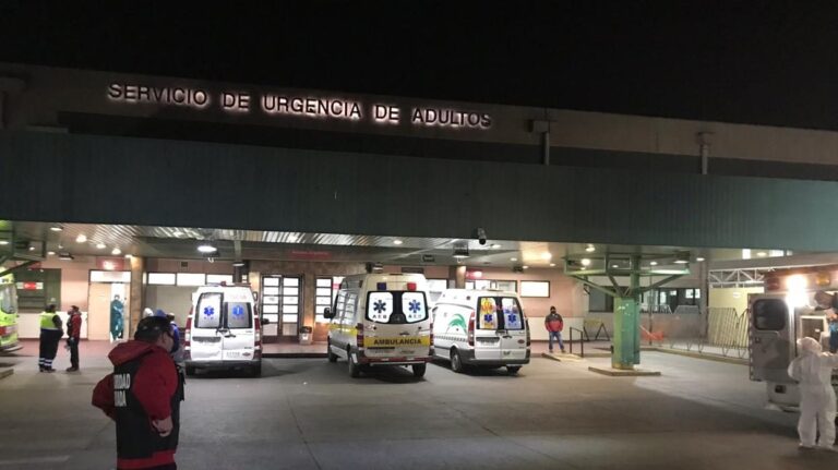 Hospitales públicos podrían quedar sin recursos: Desde el Colmed hasta Mañalich advierten preocupación