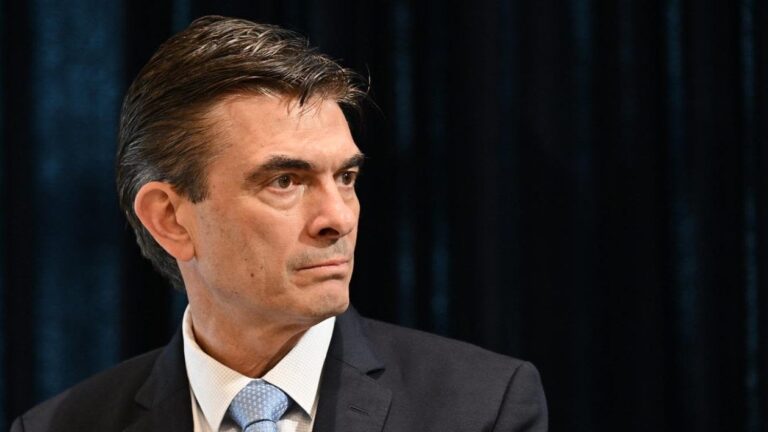 Las urgencias que deberá enfrentar el presidente electo de Bolivia: Escasez de combustible y una economía en recesión