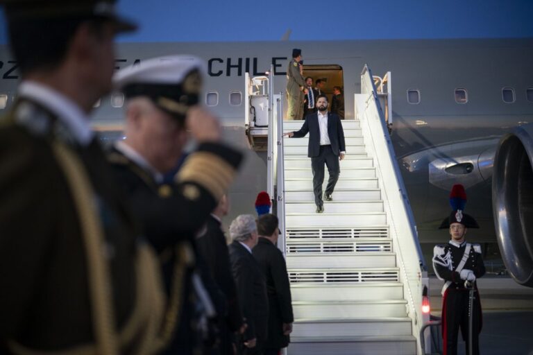 Presidente Boric ya está en Italia para reunirse con el papa León XIV en el Vaticano
