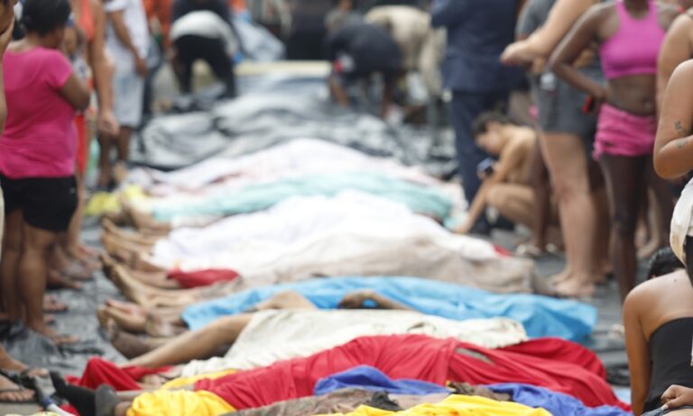 Brasil: Juntan más de 40 cadáveres en una plaza de Río de Janeiro tras letal operación policial