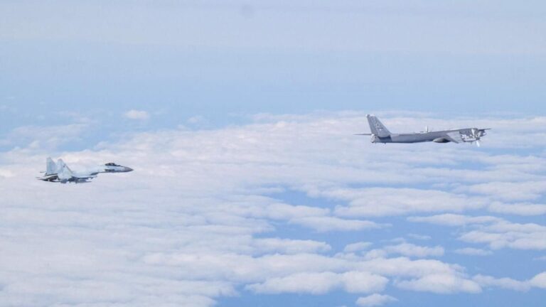 Japón envió cazas para interceptar y monitorear aeronaves rusas que volaron cerca de su territorio