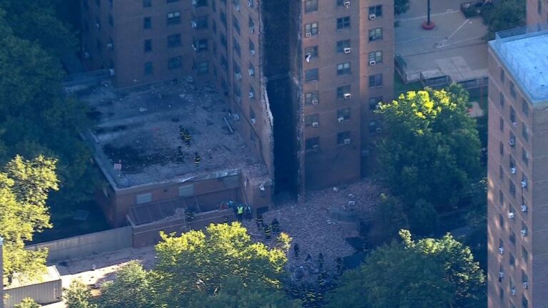 Estados Unidos: Un edificio de gran altura se derrumba parcialmente en Nueva York