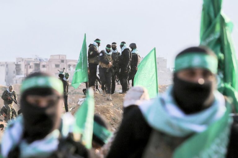 Hamás acepta liberación de rehenes israelíes bajo el plan de paz de Trump, pero negociando detalles