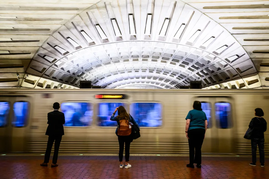 Los recortes de fuerza laboral federal están afectando a las agencias donde las mujeres tienen una mayor representación laboral. Pete Kiehart/Bloomberg/Getty Images