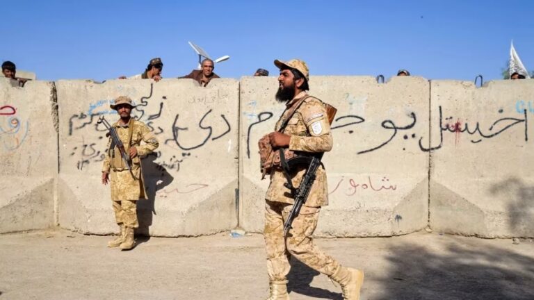 Afganistán y Pakistán intercambiaron el ataque más mortal en años: Esto es lo que se sabe