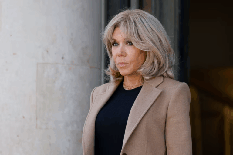 La primera dama francesa, Brigitte Macron, está sufriendo una profunda ansiedad tras rumores sobre su género, según su hija