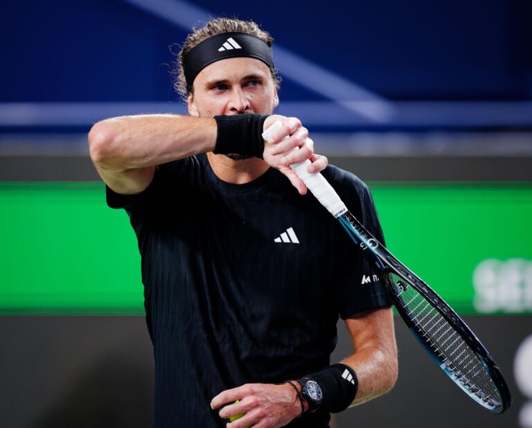 El duro desahogo de Zverev tras su eliminación en Shanghai: “No creo en mí, carezco de confianza”