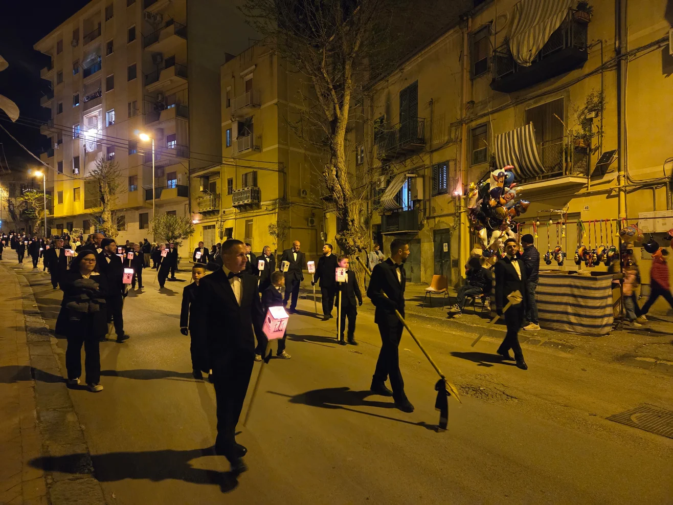 La Real Maestranza comenzó como un ejército privado en la época medieval. Hoy en día, se asemeja más a una colección de gremios. Julia Buckley/CNN
