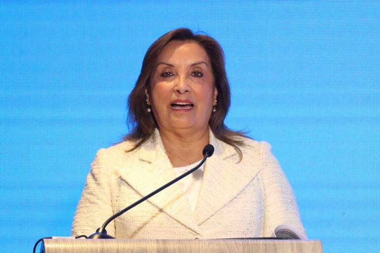 Expresidenta de Perú, Dina Boluarte, niega que vaya a fugarse o buscar asilo en el exterior