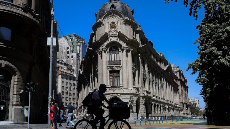 Bolsa de Comercio de Santiago firma promesa de compraventa con Territoria: Esto se sabe de la venta del histórico edificio