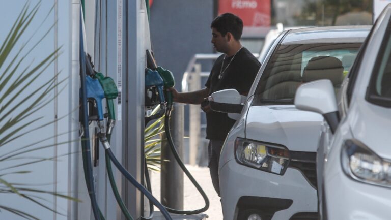 Combustibles: Precios de las bencinas se mantienen, pero el kerosene registra alza