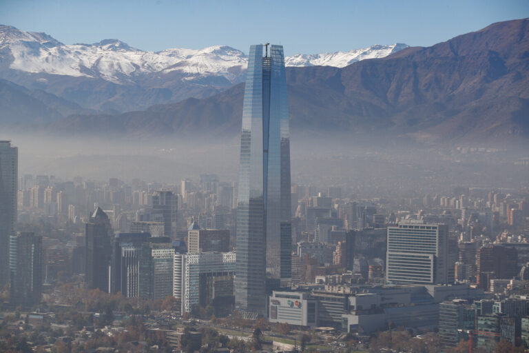 Chile es el país OCDE con mayor contaminación del aire, según informe de la misma organización