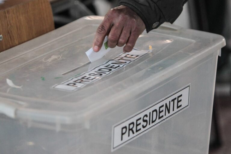 Habrá locales en más de 60 países: ¿Cómo funcionará el voto en el extranjero para esta elección presidencial?