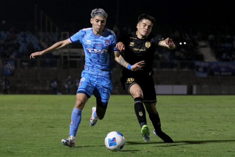 Comisión para el Mercado Financiero sanciona a siete clubes del fútbol chileno por incumplimientos legales