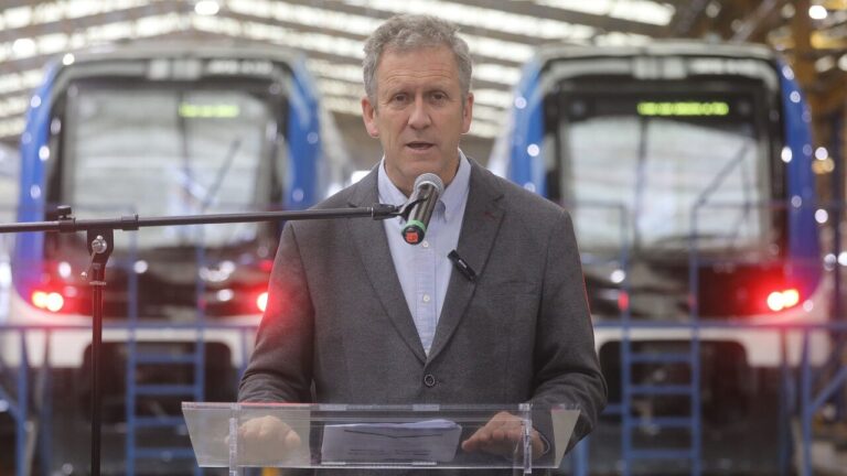 ¿Cómo se ha implementado la licencia de conducir digital?: Ministro de Transportes detalla avances de la medida