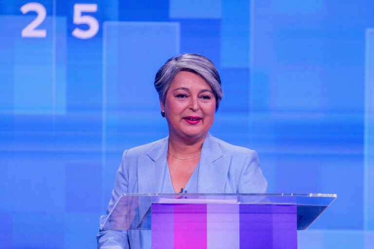 Jara pide enfocar debate en necesidades de la gente y no en su militancia: 