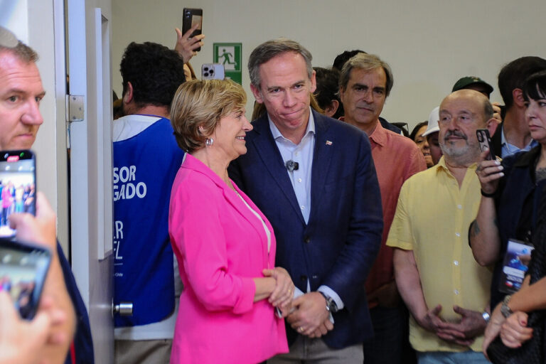 Alessandri llama a la unidad inmediata de la derecha previo a resultados electorales: “Hay que unirse, sea Kast, Kaiser o Matthei”