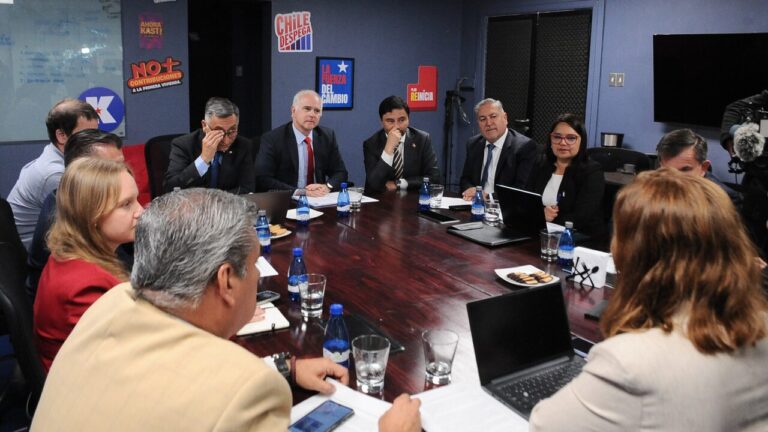 Equipos de seguridad de Kast, Matthei y Kaiser se reúnen en la antesala de la segunda vuelta