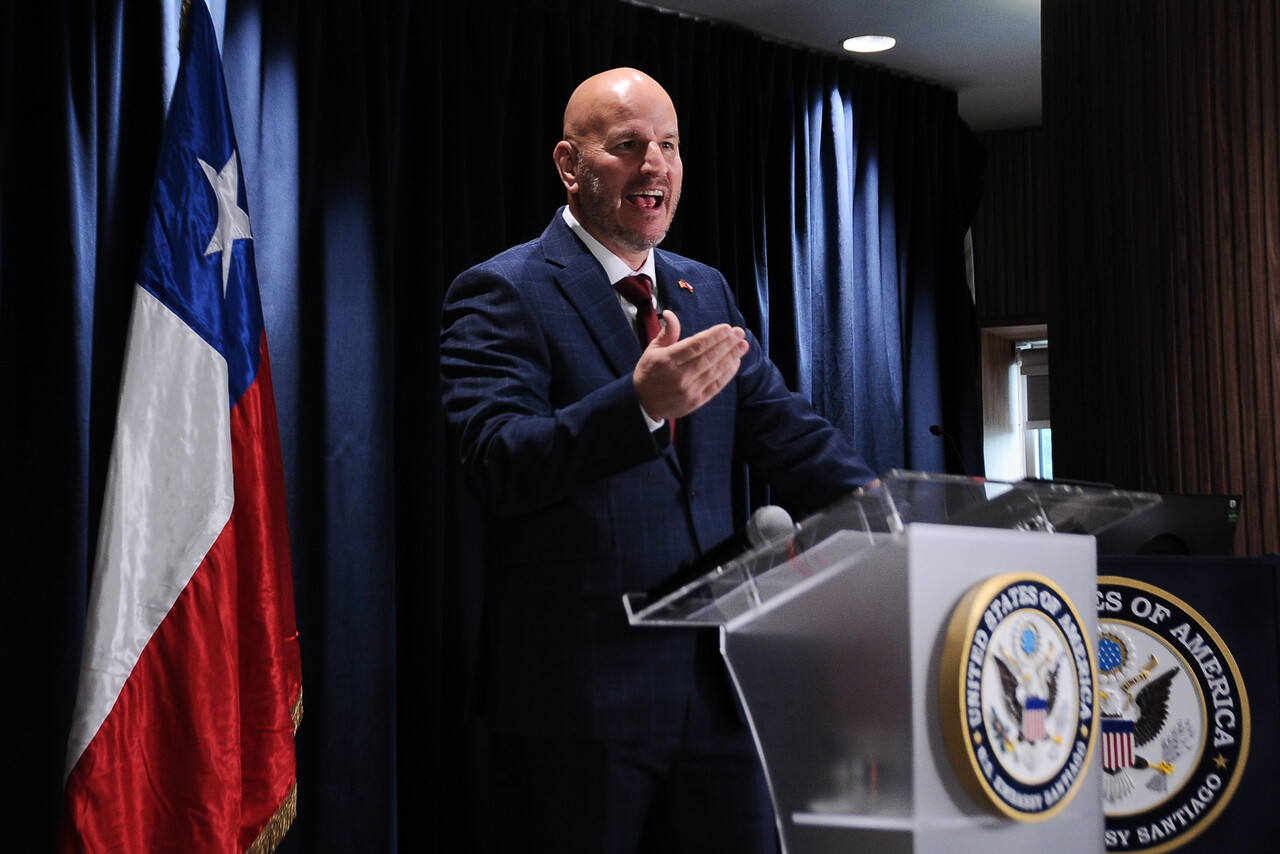 Embajador de EE. UU. asume con críticas al presidente Boric/Agencia Uno