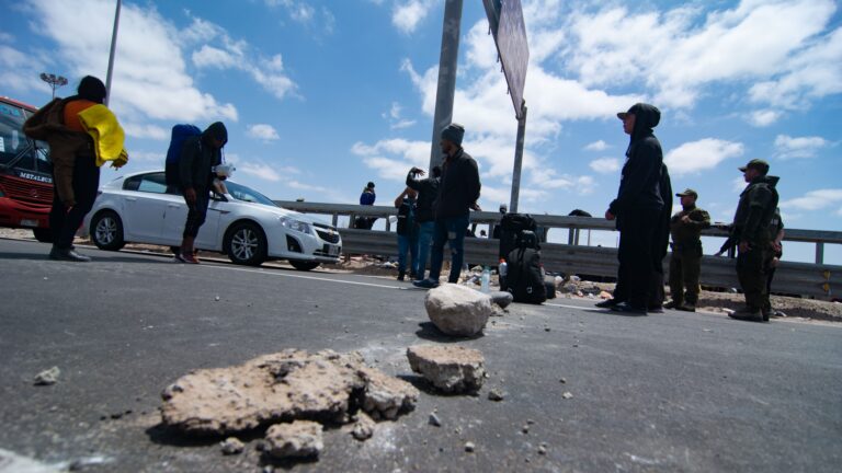 Perú afirma que “se está gestando una crisis migratoria” en la frontera con Chile