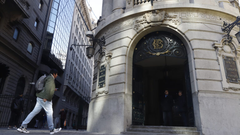 Bolsa chilena celebra récord histórico: IPSA se acerca a los 10.000 puntos con SQM como protagonista