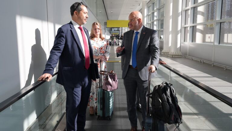 Llegó al país Brandon Judd, nuevo embajador de Estados Unidos en Chile: ¿Quién es?