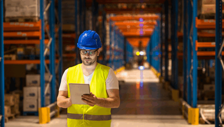 Sueldos de hasta $600 mil en Black Friday: Abren más de 200 vacantes de operarios en logística en la Región Metropolitana