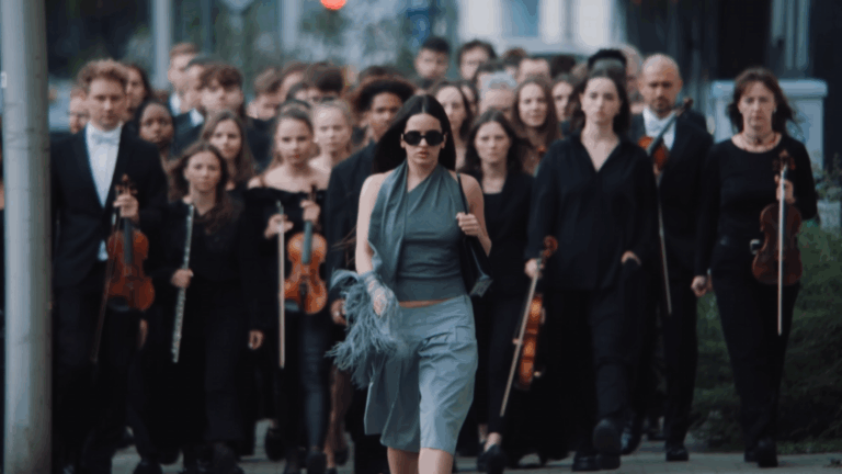 Rosalía: Se filtra “Lux”, su nuevo álbum a pocos días de su estreno oficial