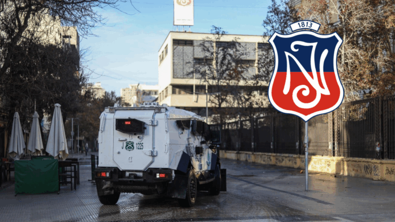 Instituto Nacional: Tres profesoras fueron agredidas con bencina por encapuchados