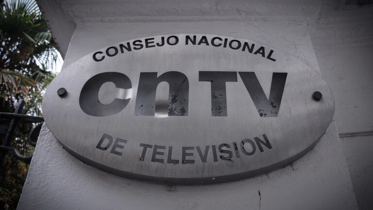 CNTV reconsidera veto a campaña contra violencia de género tras solicitud del Gobierno