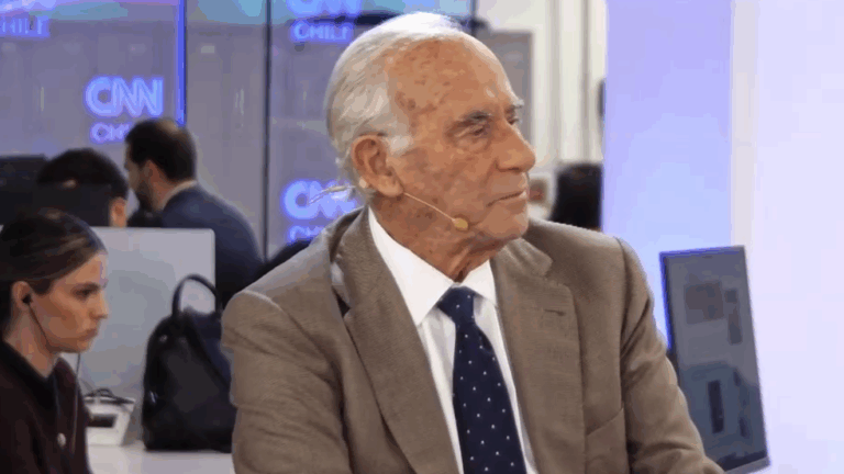 Bitar y la posibilidad de que Jara renuncie al PC en caso de ser electa como presidenta: 