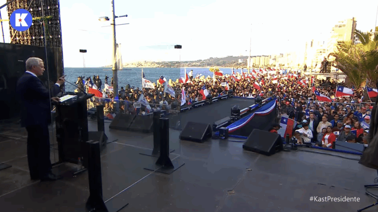 Kast está utilizando chaleco antibalas en traslados a actividades y Jara responde: 