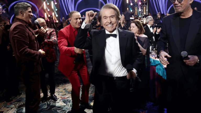 Raphael es homenajeado con el premio 