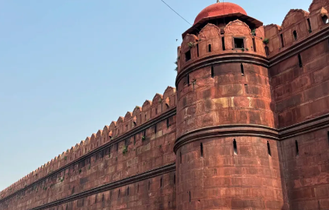 Un informe publicado en junio dijo que el Fuerte Rojo es "altamente susceptible a la degradación causada por contaminantes del aire". Esha Mitra/CNN