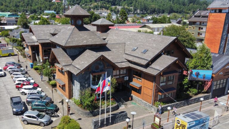 Contraloría investiga presuntas irregularidades en contrataciones y pagos en municipio de Pucón