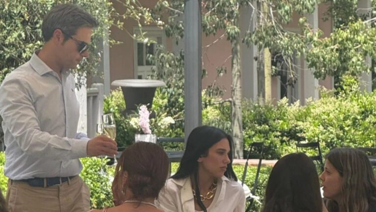 Dua Lipa visitó la Viña Concha y Toro tras sus conciertos en el Estadio Nacional