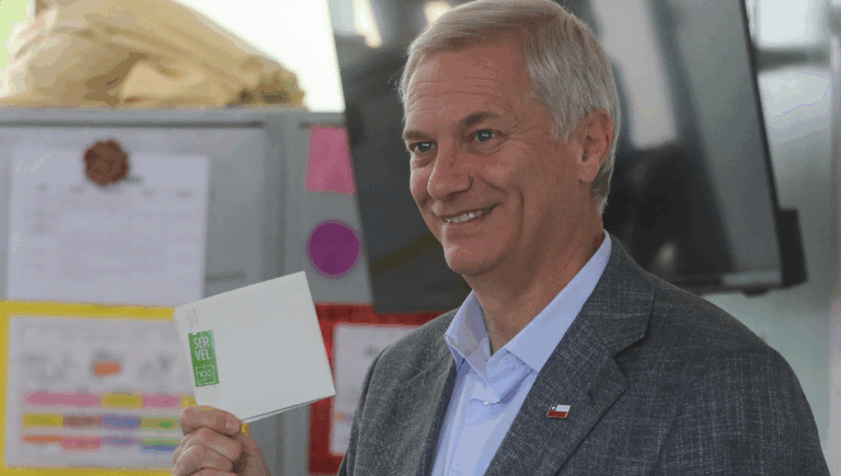 José Antonio Kast compromete su apoyo 