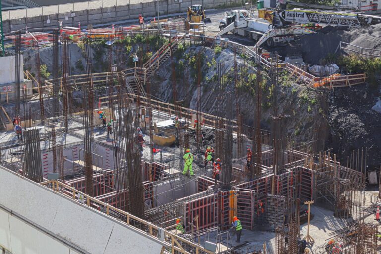 Controlaría advierte que habría más de 500 obras públicas que quedaron sin terminar en la última década