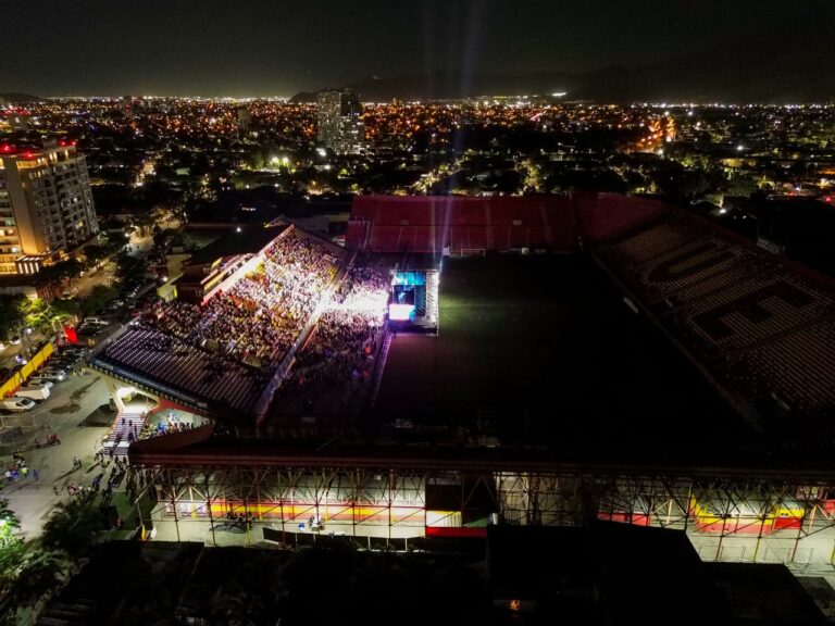 Campaña de Evelyn Matthei no logra llenar el Santa Laura para acto final, pese a expectativas del comando