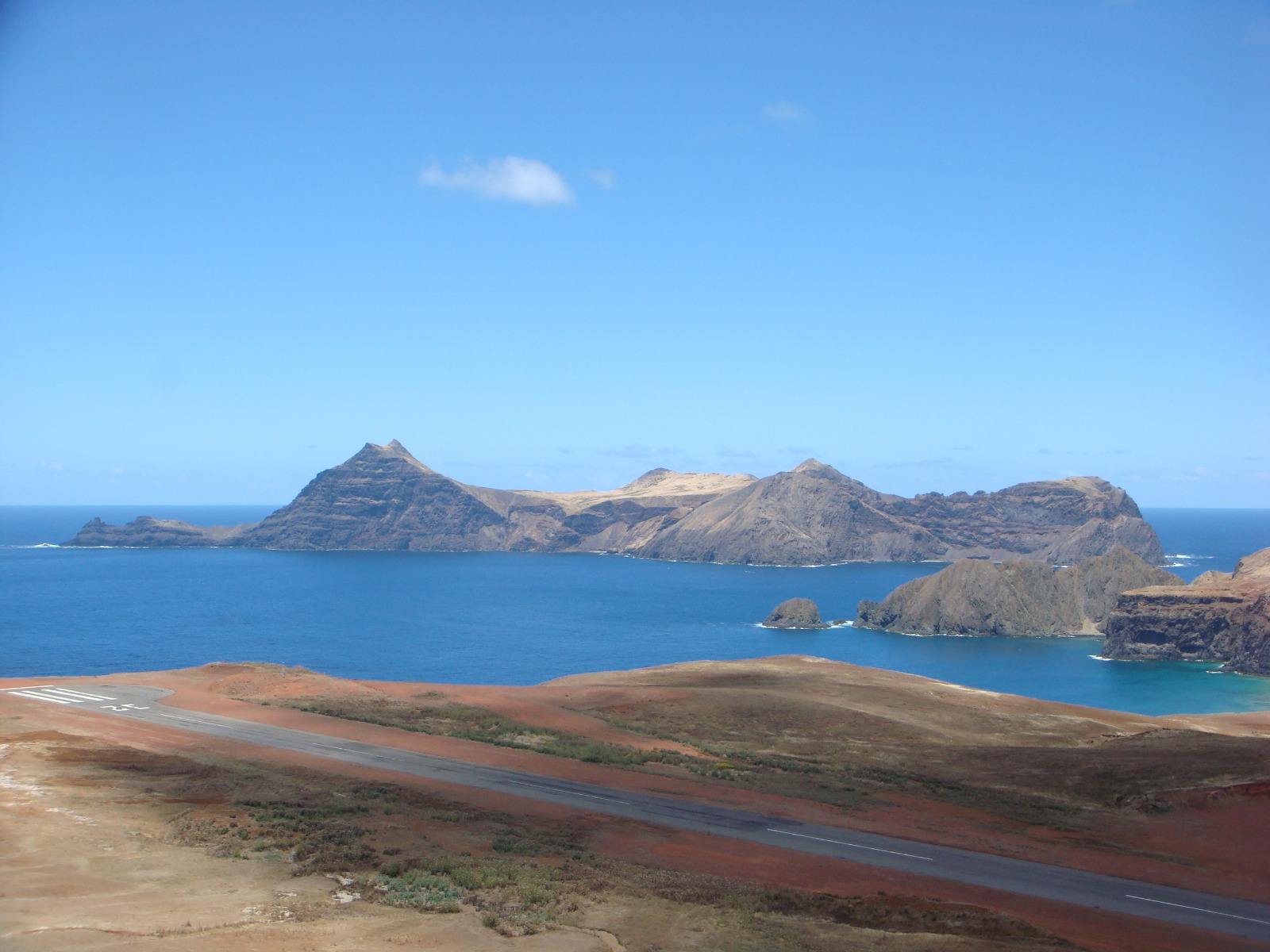 Renovación del acceso vial del Aeródromo del Archipiélago Juan Fernández contempla inversión de más de $10 mil millones/MOP